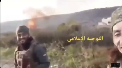 ما حقيقة الفيديو المتداول لعناصر يتبعون للحكومة السوري يصورون انفسهم ويشعلون النيران؟
